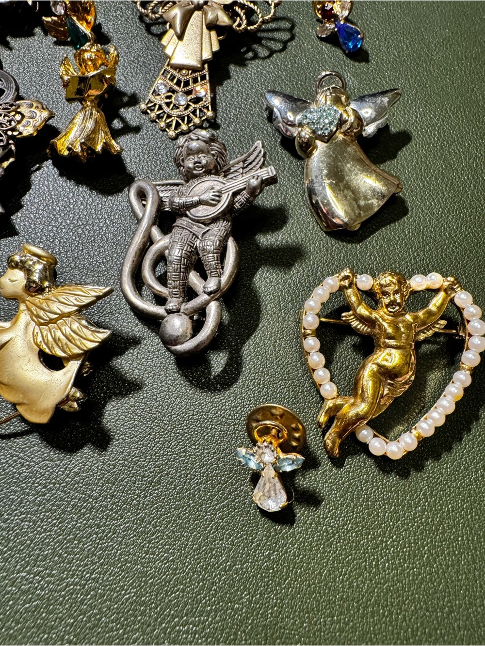 Vintage Angel Brooch & Pin Lot – Gold Tone, Silver Tone & Rhinestone Angels - Picture 5 of 10